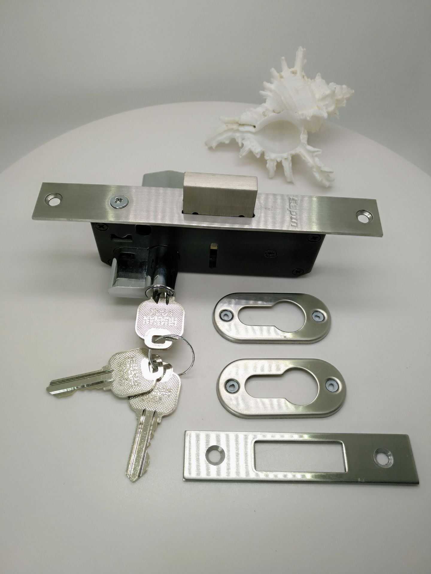 Venta Directa DE LA Fábrica del sur de China Capitán 30D solo agujero cuerpo de la cerradura Puerta de aleación de aluminio puerta plana sola lengua cuerpo cerradura de piso borde estrecho