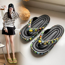 夏季人字拖女生凉鞋防滑耐磨夏外穿ins潮沙滩卡通水果室外鞋批发