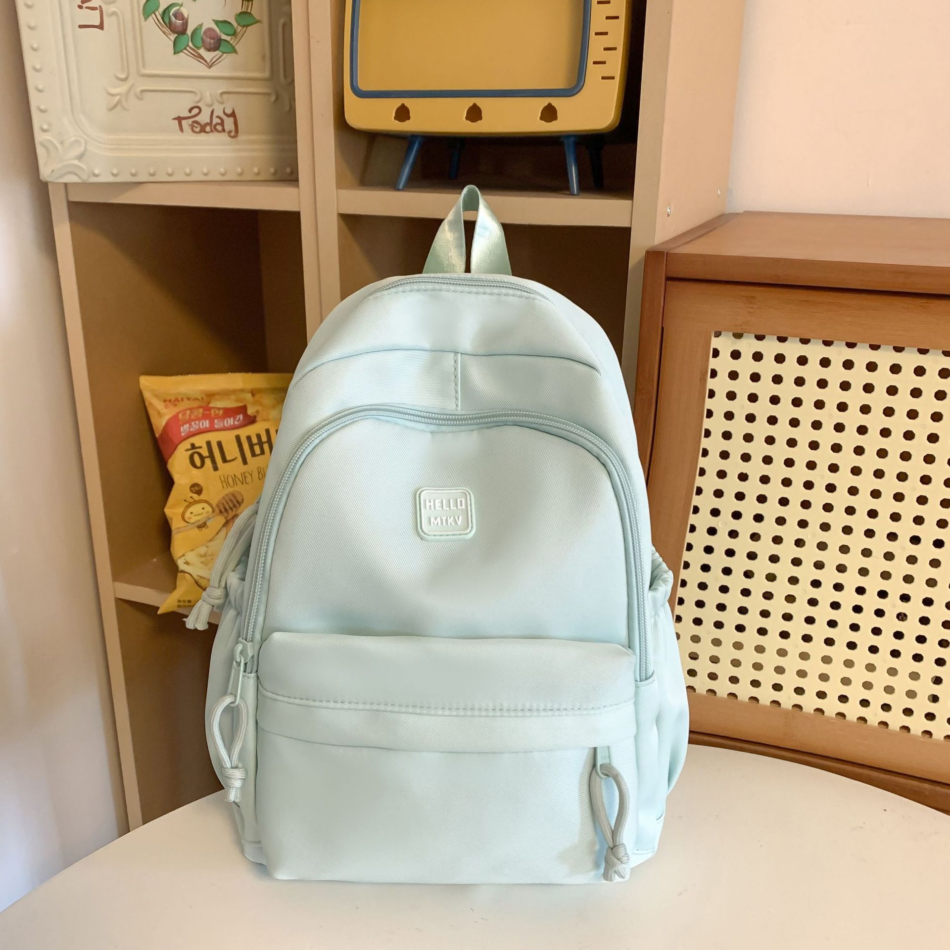 La nueva mochila simple y versátil de gran capacidad Mori es una mochila de estilo universitario pequeña y fresca, bolsa de computadora de viaje