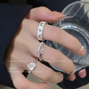 [Set, brand ring, 3 piece set, for beloved, on index finger]
