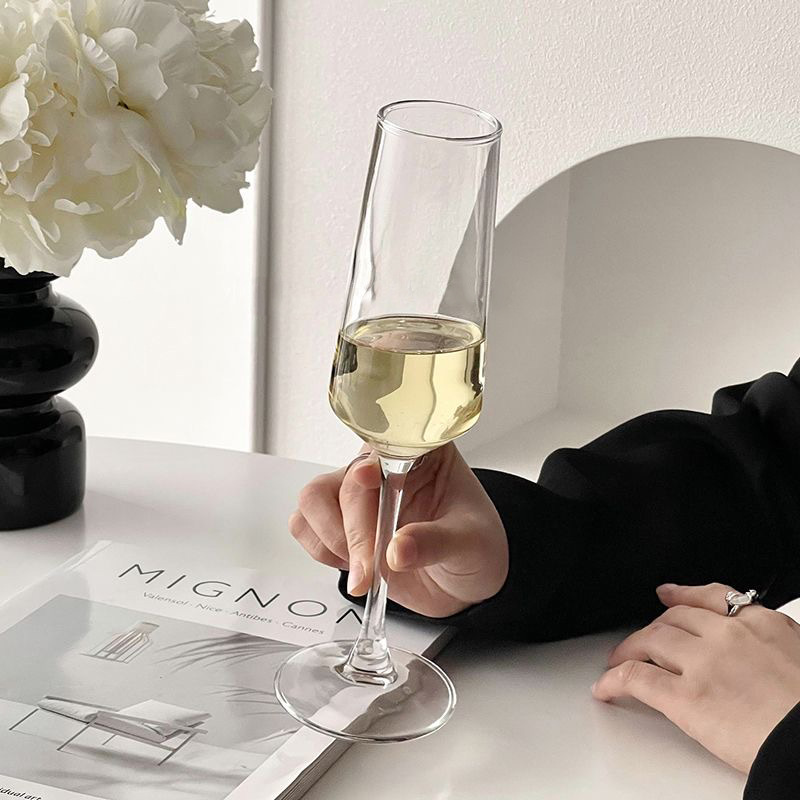 Taza de champagne negra esmerizada europea, taza de vidrio de cristal creativo de alto nivel de vino tinto, taza de vino espumante comercial