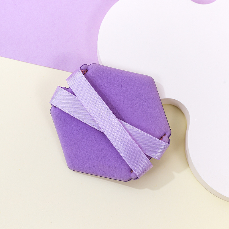 La borla de polvo de doble cinta personalizada de fábrica no come polvo, se agranda en el agua, cojín de esponja de maquillaje sin látex de diamante hexagonal