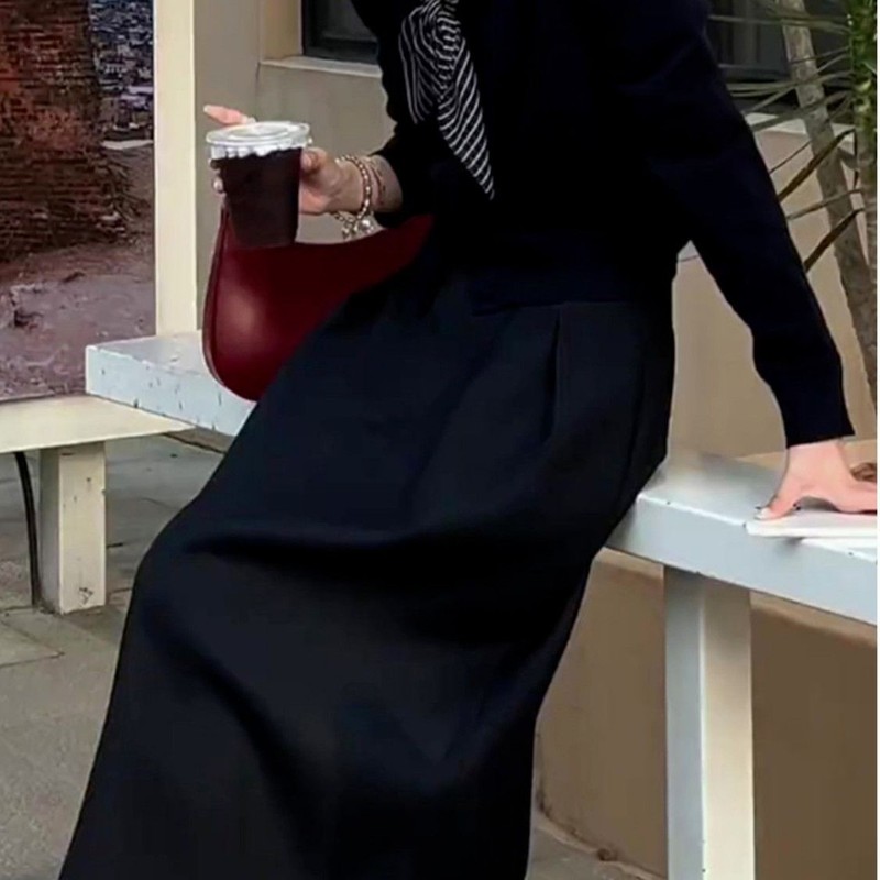黒いスーツの花のつぼみのスカートの女性の春秋の新型の高い腰はやせていて肉の気質を隠します。|undefined