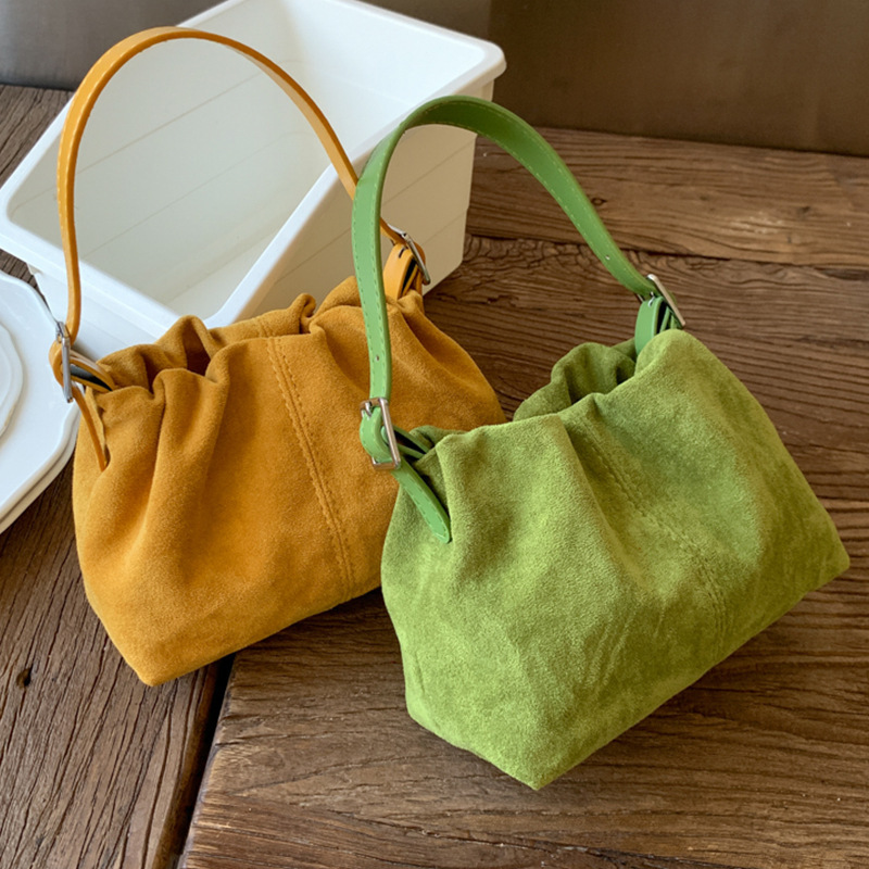 2026 Autumn and Winter New Retro Large-Capacity Bucket Bag Korean Niche Design Crossbody Bag Fashionable Small Handbag