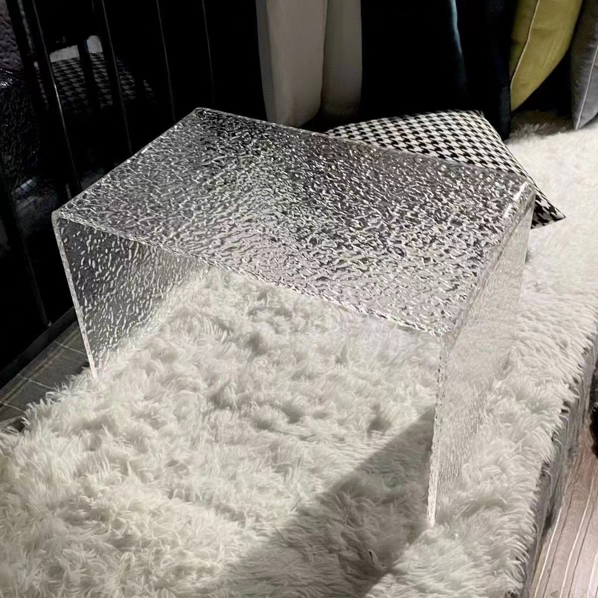 Mesa de centro de acrílico Mesa lateral para el hogar de celebridades de Internet transparente y simple Mesa lateral de dormitorio nórdico Mesa lateral de sofá con ventana salediza