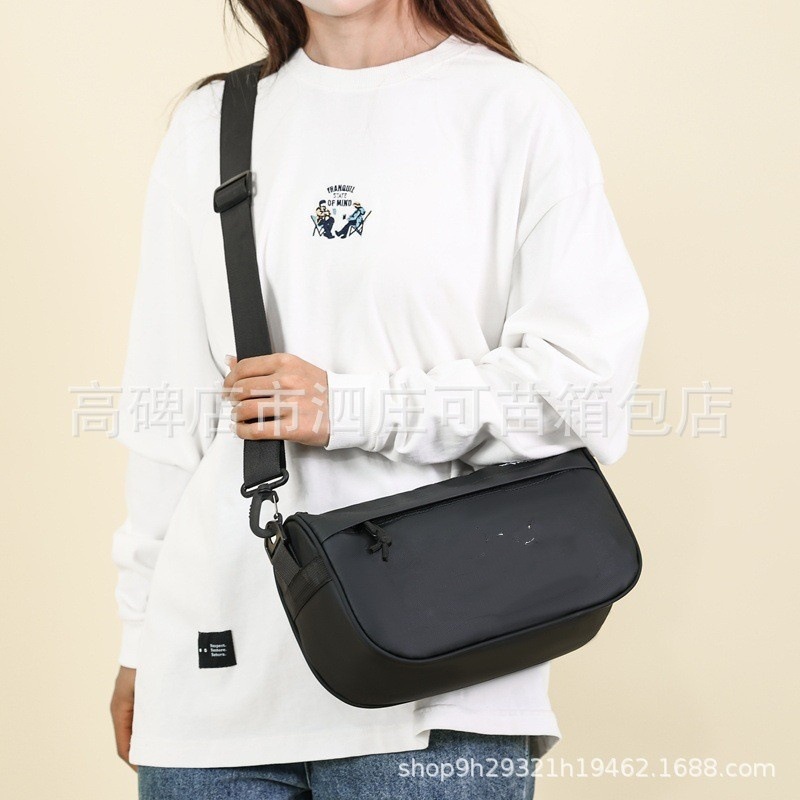 One-shoulder bag for leisure for traveling for men and women