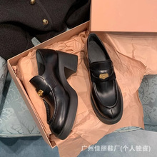 �¿�miumiu���Ř���ЬŮ��Ƥ�ָ��߸�һ�_�ŏ͹ņ�ЬӢ���LСƤЬ