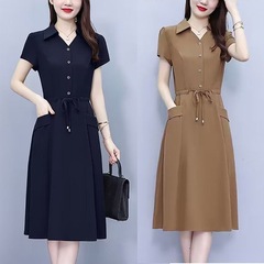 お母さんの夏服の気質の大きいサイズのワンピースの女性の夏の2025新型のファッションは腰を収めて腹を覆います。