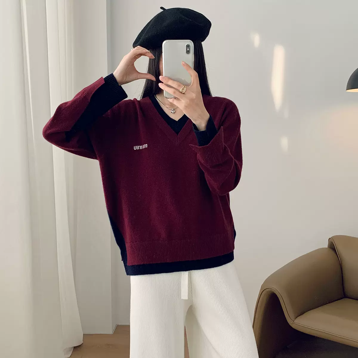 濮院100%绵羊毛针织刺绣字母羊毛衫女式V领假两件套头衫字母刺绣