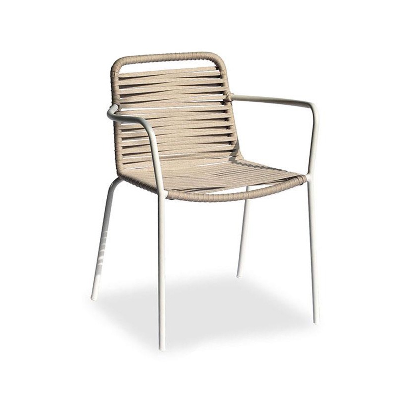 모래 질감의 화이트 라인 웨빙 의자