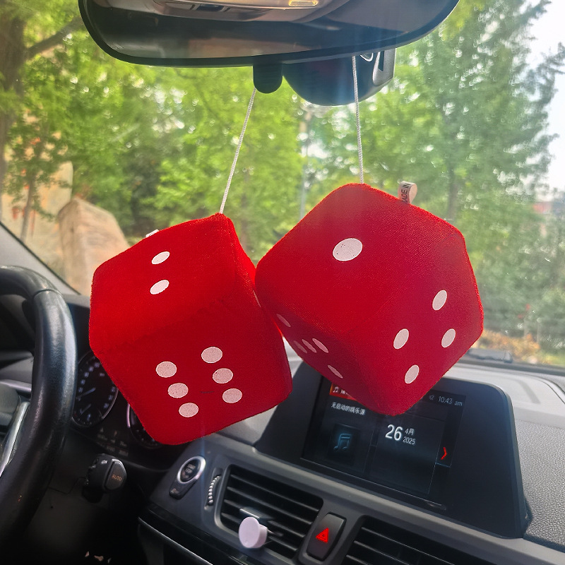 Colgante de accesorios de automóvil transfronterizo, colgante de automóvil, dados de felpa, colgante de automóvil, amor, Amazon