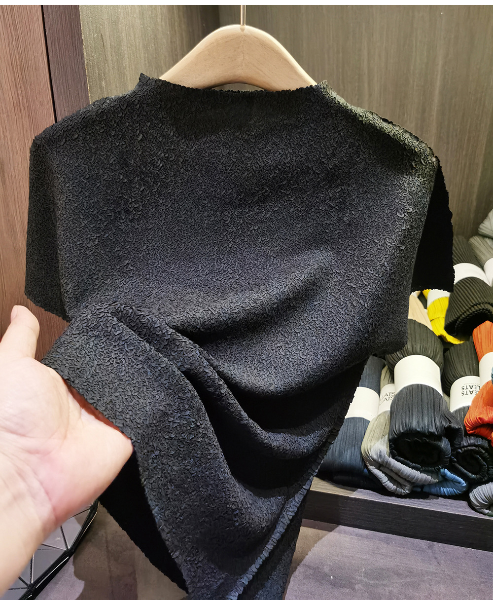 Áo thun nữ cổ đứng tay ngắn, chất liệu phối nhún tạo phồng nhẹ, form suông thoải mái — màu đen, màu xanh đậm, xanh lá cây, Gừng chi tiết 17