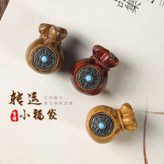 檀木雕小福袋銅質六字真言轉運盤文玩福字錢袋創意手機鏈鑰匙配飾