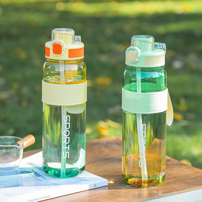 Taza de agua Hervidor de fitness de verano de gran capacidad y alto valor Taza de paja resistente a altas temperaturas Hervidor deportivo Taza espacial portátil