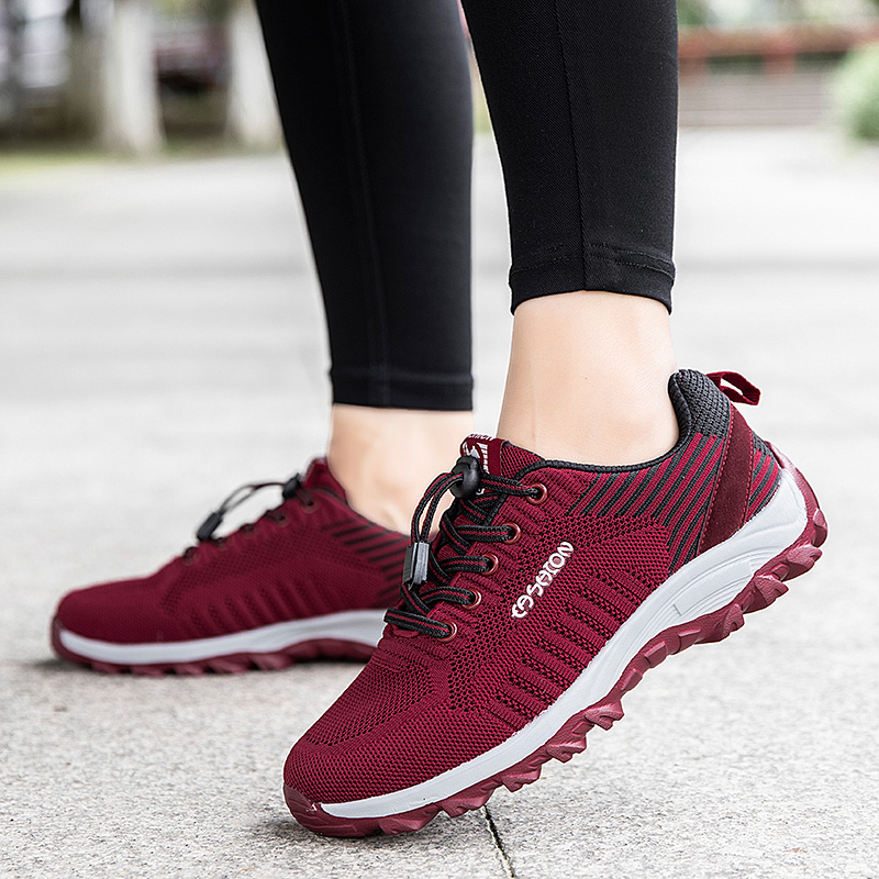 Zapatos de madre de suela blanda, zapatos ligeros de verano para ancianos, zapatos deportivos cómodos para mujeres, zapatos de tela de mediana edad y ancianos