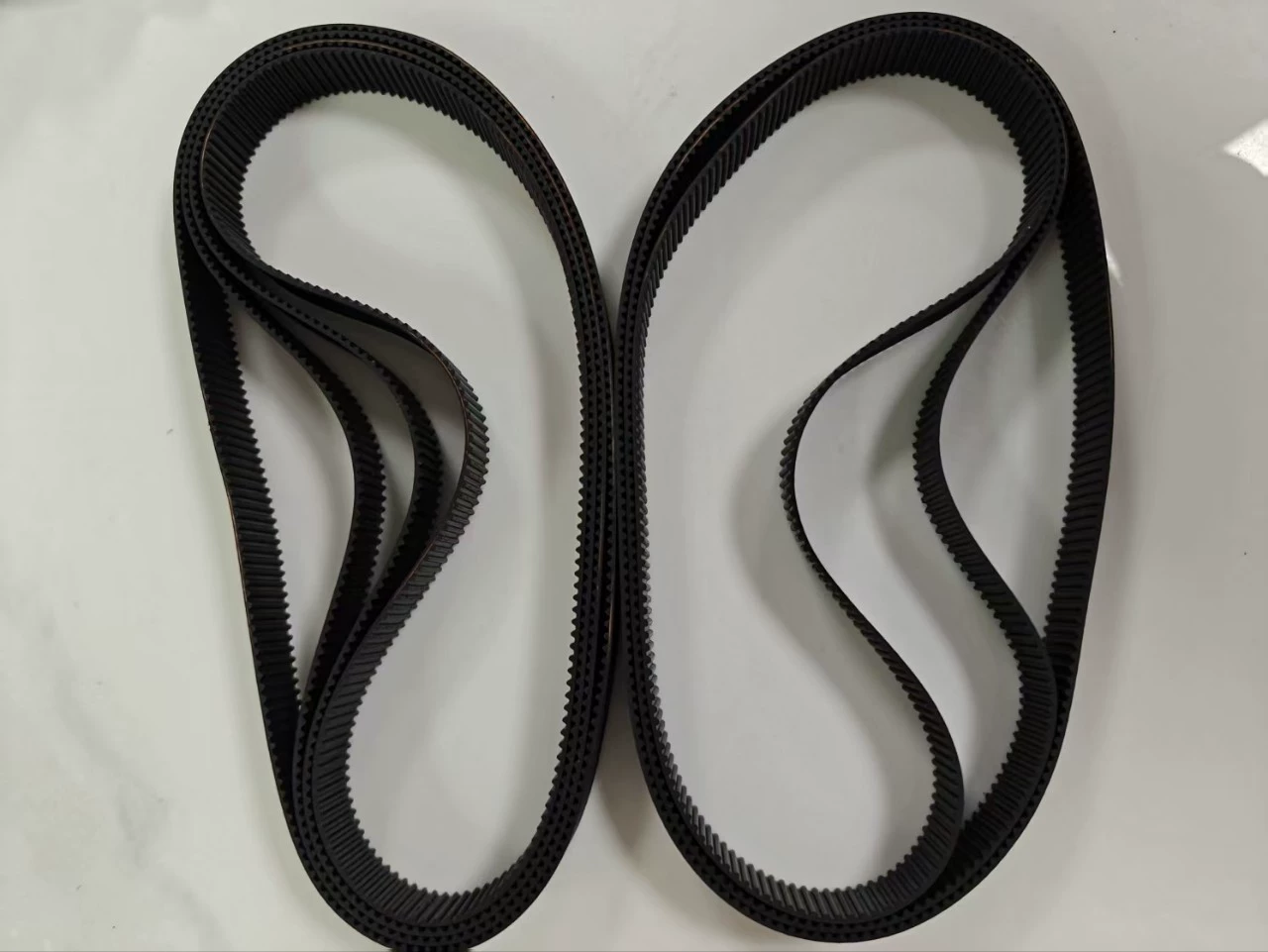Компания продает резиновые зубчатые ремни STD5M-680 и другие ремни. Добро пожаловать на заказ.