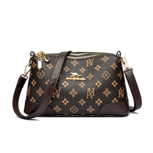 一件代发印花软皮女士斜挎包2024新款中年妈妈包复古饺子包单肩包