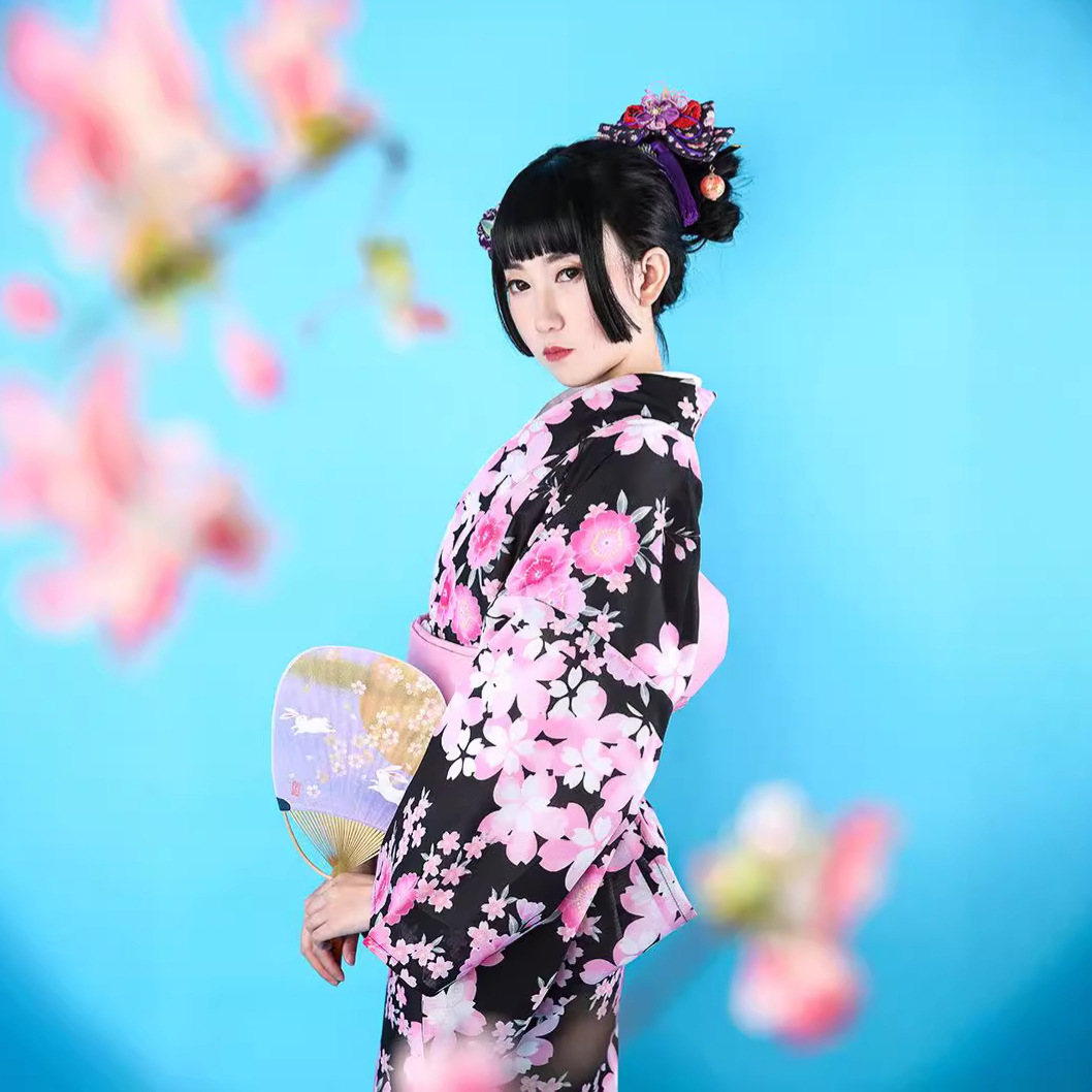 日本和服女黑色粉樱花和服免熨烫材质和服套装