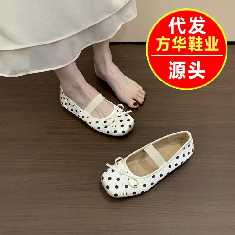 Zapatos franceses de punto de onda de primavera y verano de 2026 para mujeres nuevas zapatos de estilo plano de moda universal con un zapato simple