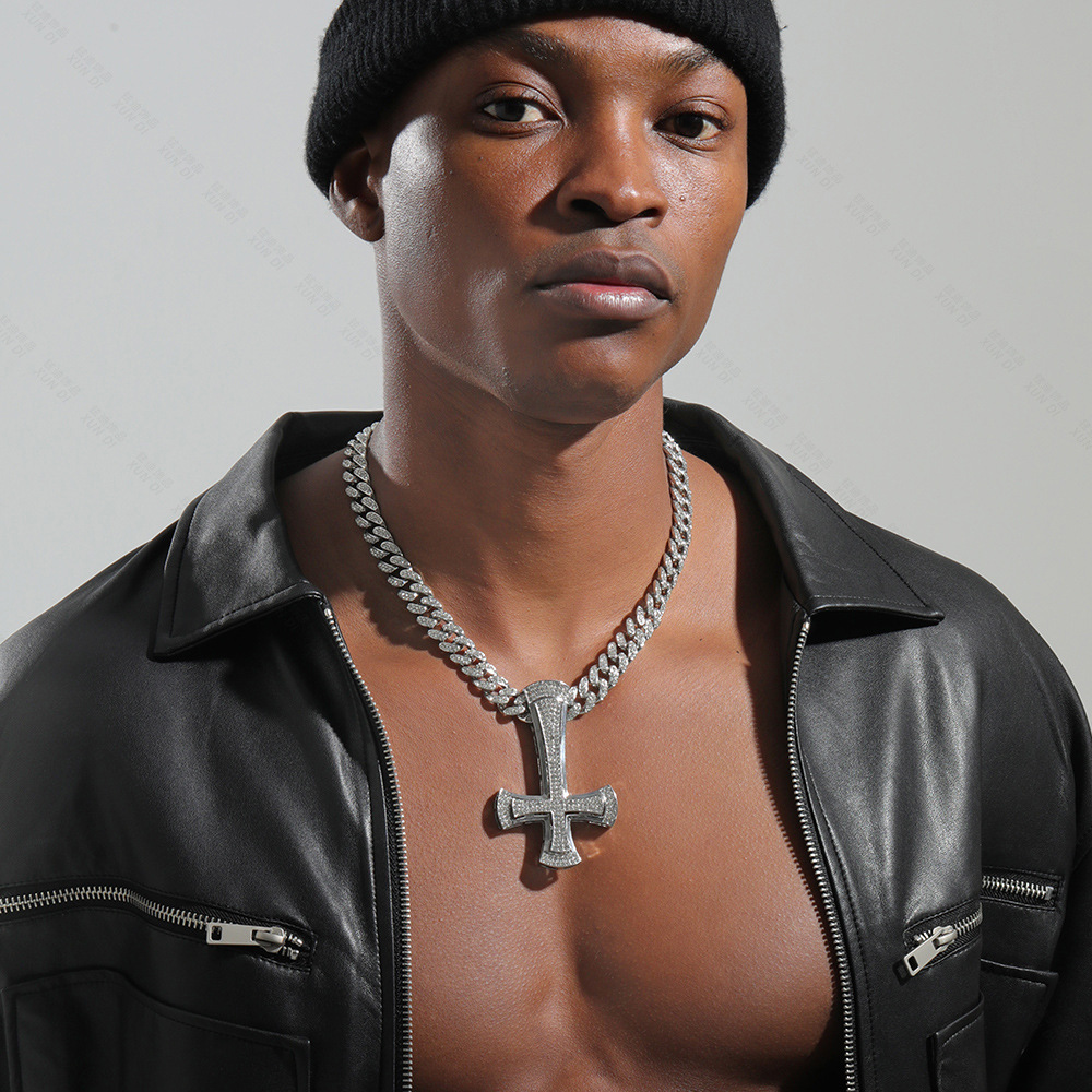 Explosiven Hip-Hop Diamant ëmgedréint Kräiz Anhänger Rock Nuetsclub Männer personaliséiert Halskette Bijouen_voghion.com