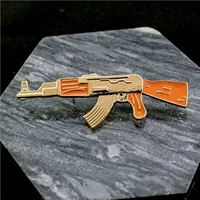 Оригинальная ретро-брошь в виде увеличенного золотого АК-47, подарок на Новый год 2025, украшение для верхней одежды, значок, производитель Циндао