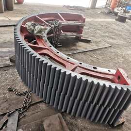 球磨机大齿轮图片厂家，2.2米棒磨机铸钢齿圈配件