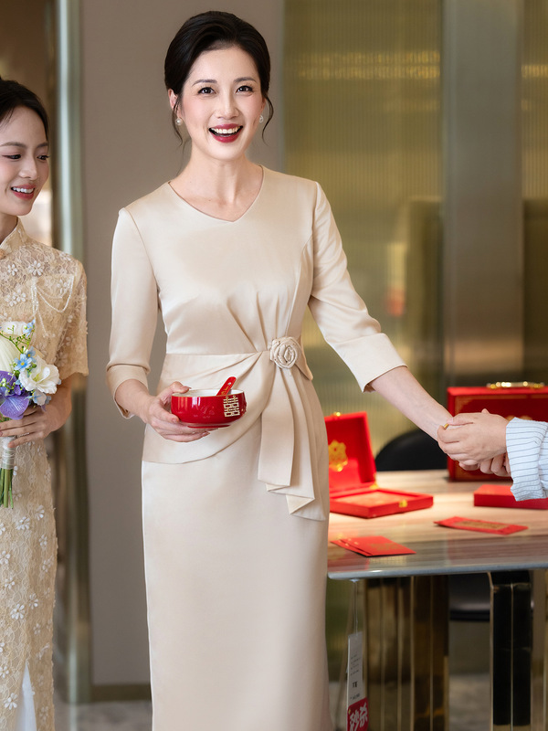 新款高端婚礼丈母娘装结婚连衣裙妈妈装喜婆婆婚宴装改良旗袍礼服|undefined