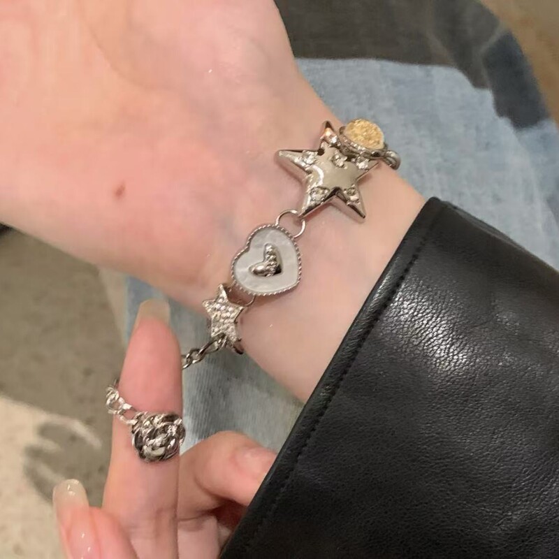 Sweet Cool Style Heart Star Heavy Industry Bracelet Y2K Punk Retro Niche Design Accessories Versatile Work Clothing Bracelet Sweet Cool Style Heart Star Heavy Industry Bracelet Y2K Punk Retro Niche Design Accessories Versatile Work Clothing Bracelet