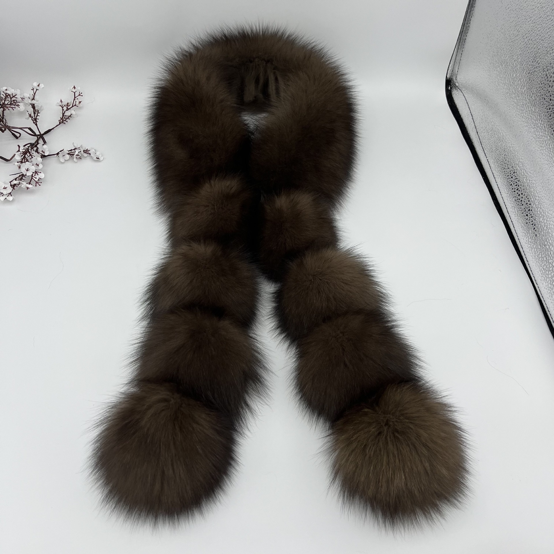 狐狸毛围巾2024女秋冬走秀新款韩版百搭保暖护颈磁吸扣大毛球围脖