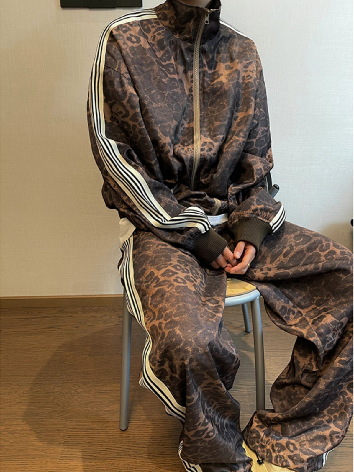 Vintage herr sportset i retrostil med leopardmönster_voghion.com