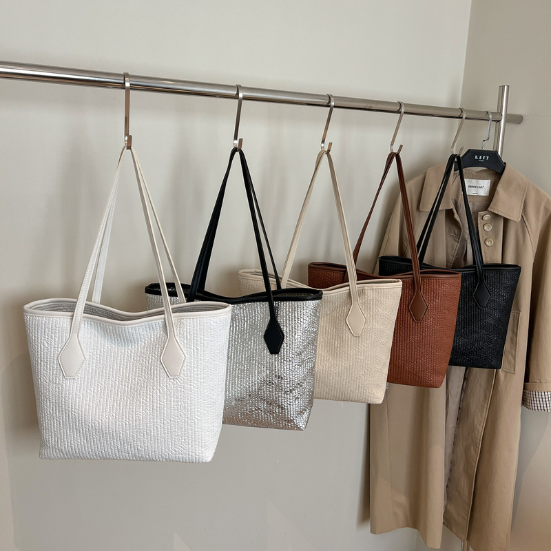 Bolsa de gran capacidad para mujeres 2026 nuevo estilo extranjero tejido de hombro brazo bolso de mano para salir bolsa de viaje