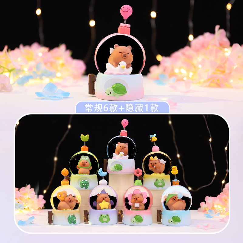 麦門の豚のブタの子供のブラインドの箱は無邪気でかわいいカピバラの子供の手でテーブルの装飾の子供のおもちゃの贈り物をします。