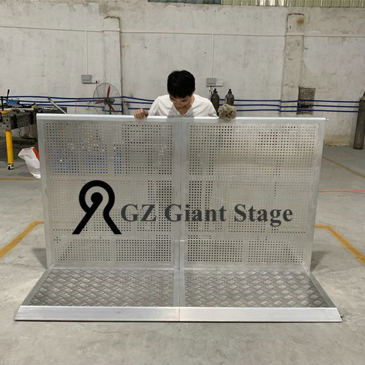 体育场演唱会舞台前面超高网孔围栏 组装铝合金防爆护栏