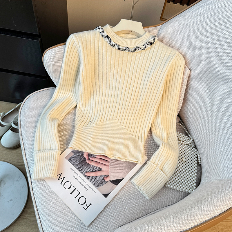 Korean Style Lace Round Neck Long-Sleeved Knitwear for Women in Autum 2025, Western Style, Age-Reducing, Slimming Look, Short Top