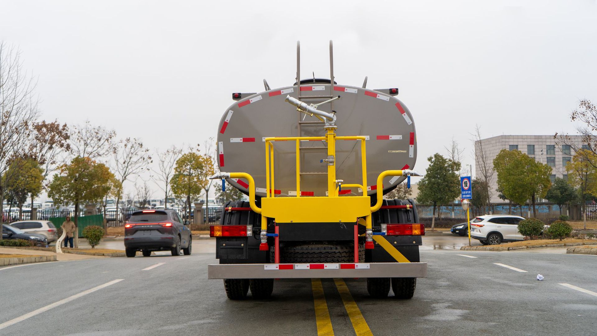 National Vi Shaan Automobile Xuan De X6 Dust Sprinkler Truck Manufacturer Direct Sales 15 Tons Spray Truck Shaan Automobile 15 Square Water Sprinkler Truck Water Transport Truck