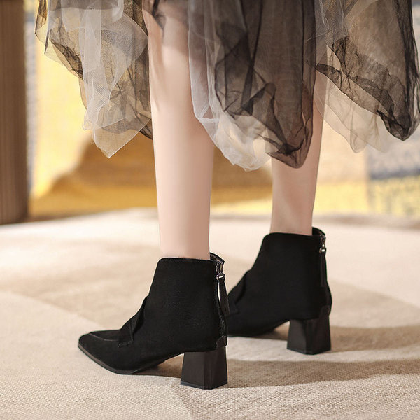 Low boots pointed-toe