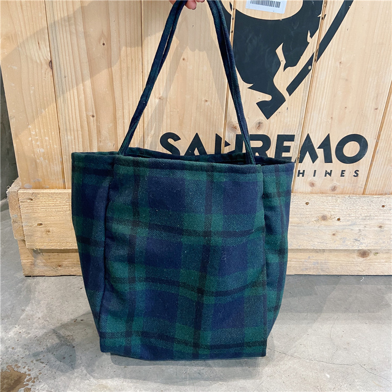 0981 Simple ins checkered woolen single-shoulder bag, hand-held cloth bag, student large-capacity shopping bag, laid-back style women's bag undefined