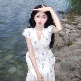 裙子女夏季休闲新款法式气质轻奢感收腰V领蓝色印花飞飞袖连衣裙