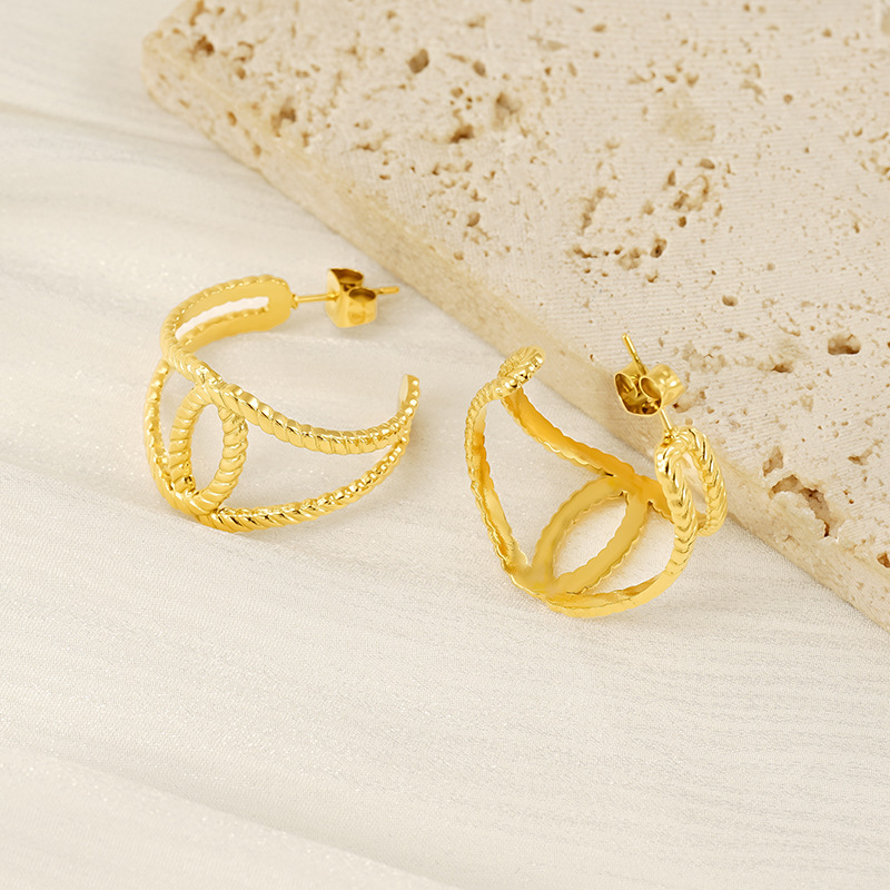 2024 nueva moda europea y americana, pendiente de diseño hueco geométrico de acero inoxidable, pendiente de temperamento simple y versátil, mujer