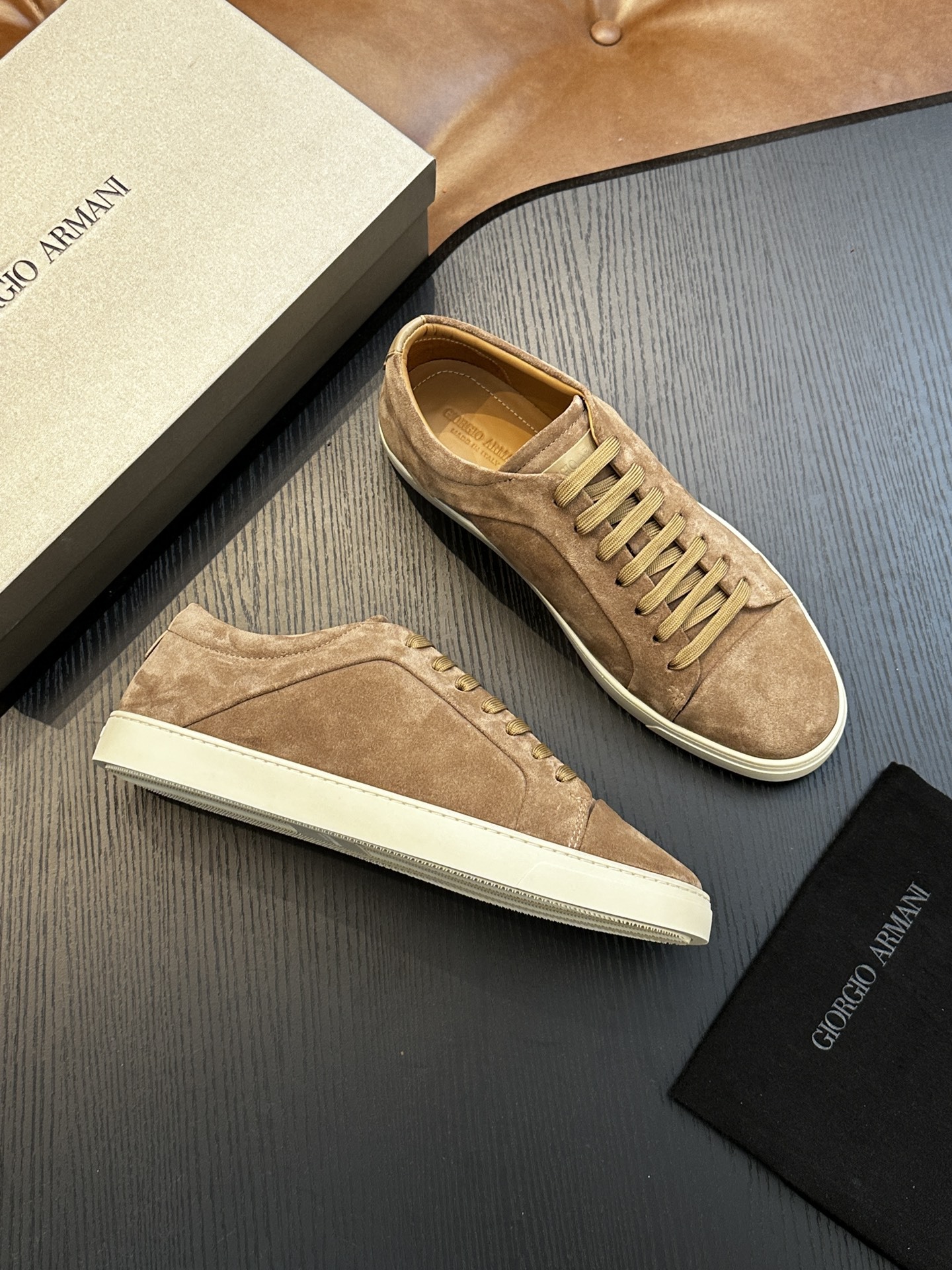 Estación europea de nuevos zapatos de moda de hombre, cordones de cuero, zapatos casuales simples para hombres, etiqueta AM personalizada