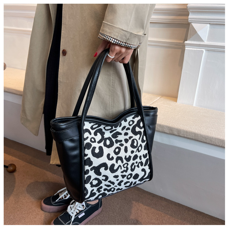Largecapacity handbags 2021 new fashion leopardprint messenger sense singleshoulder portable tote bagpicture11