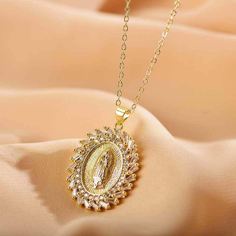 British Style Round Copper Gold Plated Zircon Pendant Necklace 1 Piece