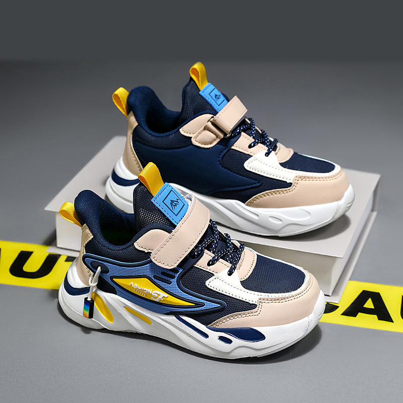 Zapatos de los muchachos al por mayor zapatilla de deporte otoño nuevos zapatos de malla de fondo suave niños medianos y grandes niños malla blanca zapatos estudiantes