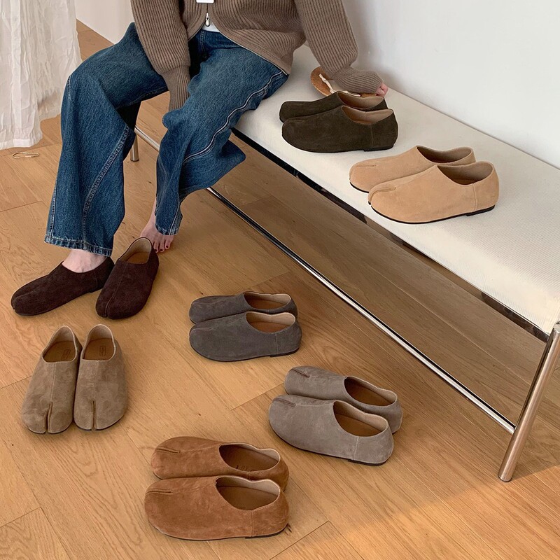 Genuine leather split-toe Birkenstock shoes for women, 2026 autumn vintage slip-on height-increasing pig hoof shoes, lightweight soft-soled single shoes