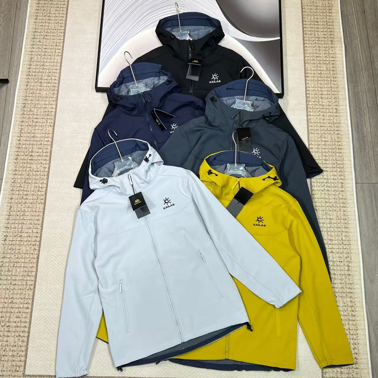 Veste softshell à capuche brodée kaila pour couple extérieur_voghion.com
