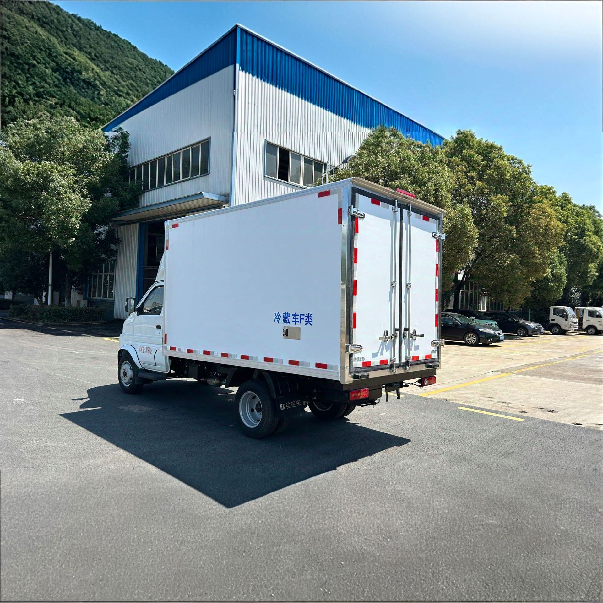 兰州电动面包式小型冷藏保温车蓝牌冻货食品果蔬保鲜运输车