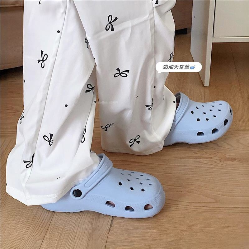 Hong Kong Soft-Soled Casual Clogs for Women, 2026 Summer New Style, Breathable Versatile Beach Sandals for Petite Individuals