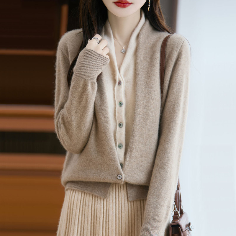 【Direct from Manufacturer】V-Neck Fake Two-Piece Knitted Cardigan Jacket for Women, New Autumn Fashion Loose Sweater Outerwear