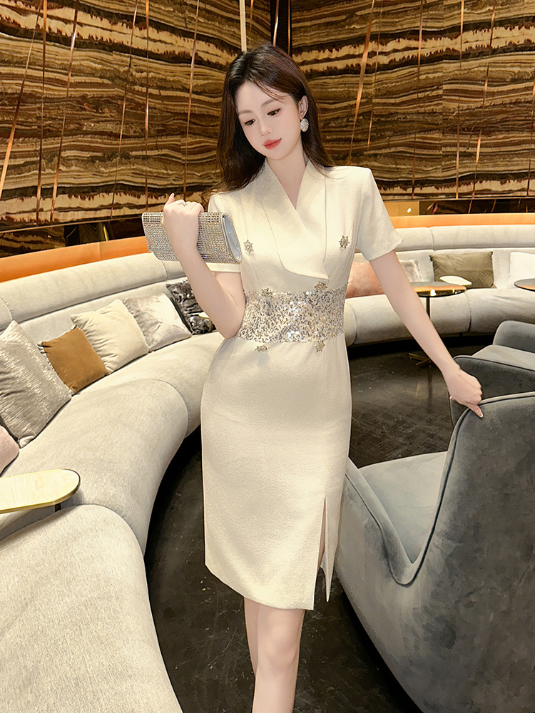 Đầm blazer công sở nữ cổ vest phối ren sequin eo thon — Màu trắng bạc