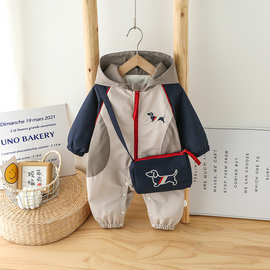 婴儿秋冬衣服加绒宝宝连体冲锋衣百天周岁小孩外出爬服外套送挎包